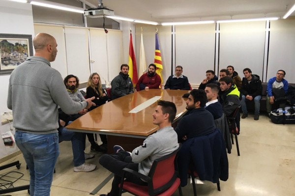 La 2ª Promoción de Máster en Industria Náutica visita Fanautic Club